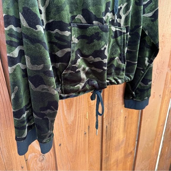 Pam & Gela cropped camo hoodie - Picture 3 of 8